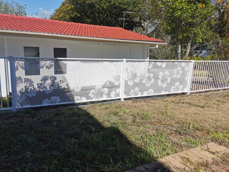Decoview Hibiscus Perf Balustrade in Textured White
