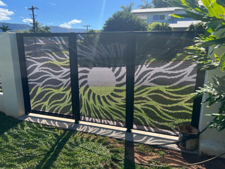 Decoview Sun Rays PoolPerf Fencing in Textured Black